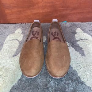 Women’s Tan Sorel flats. Fits size 10.5- 11